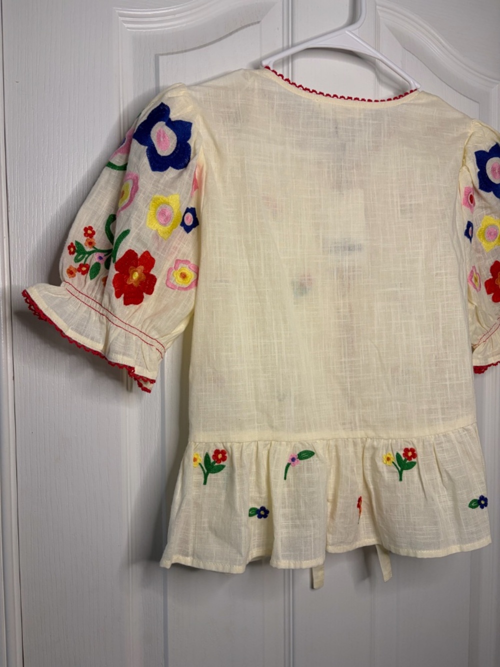 Women's AVARA Tie-Front Peplum Top with Colorful Flower Embroidery Size S NWT - Picture 6 of 13